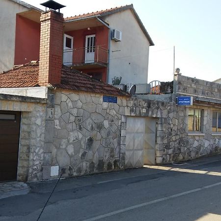 Apartments Srhoj ستاري غراد الغرفة الصورة