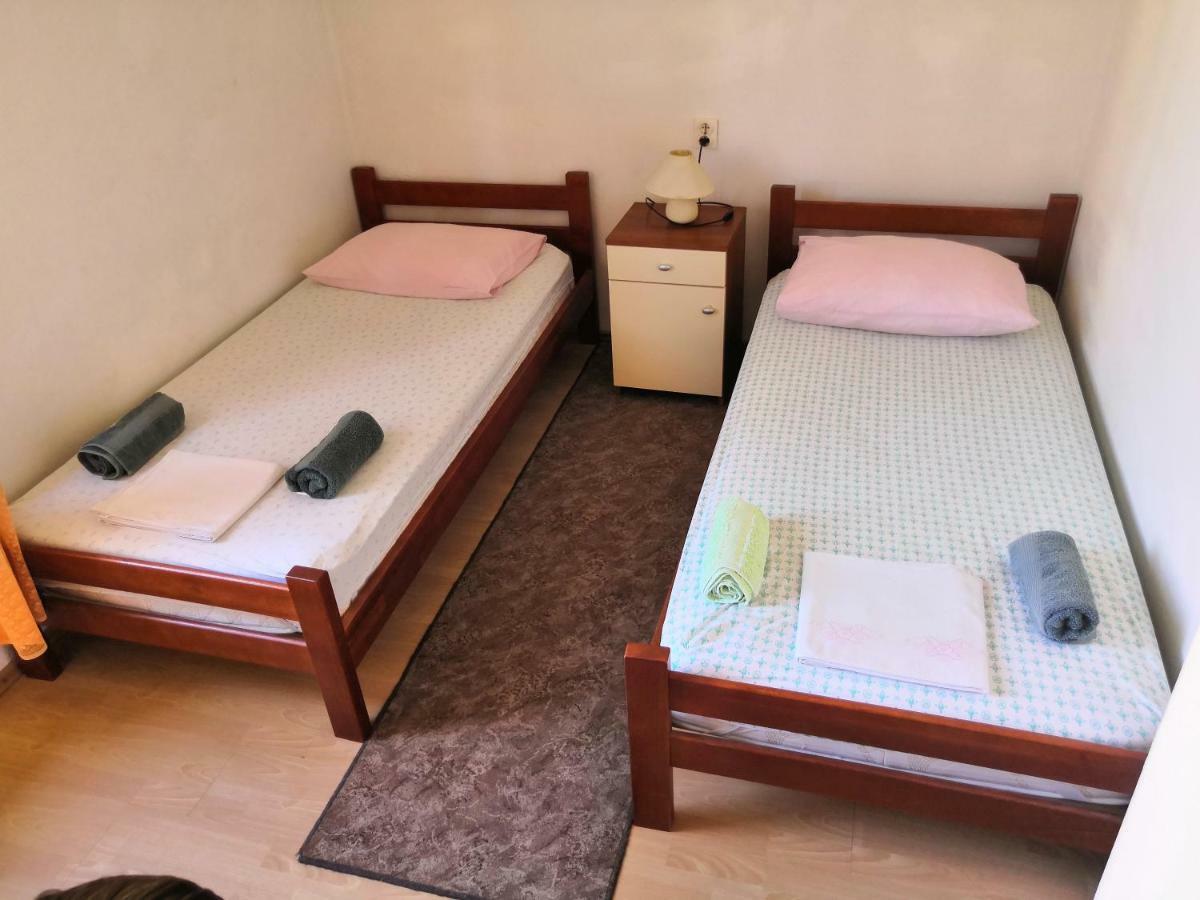 Apartments Srhoj ستاري غراد المظهر الخارجي الصورة