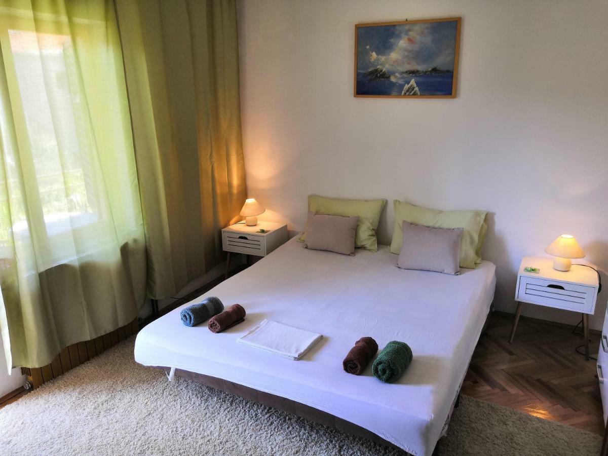 Apartments Srhoj ستاري غراد المظهر الخارجي الصورة