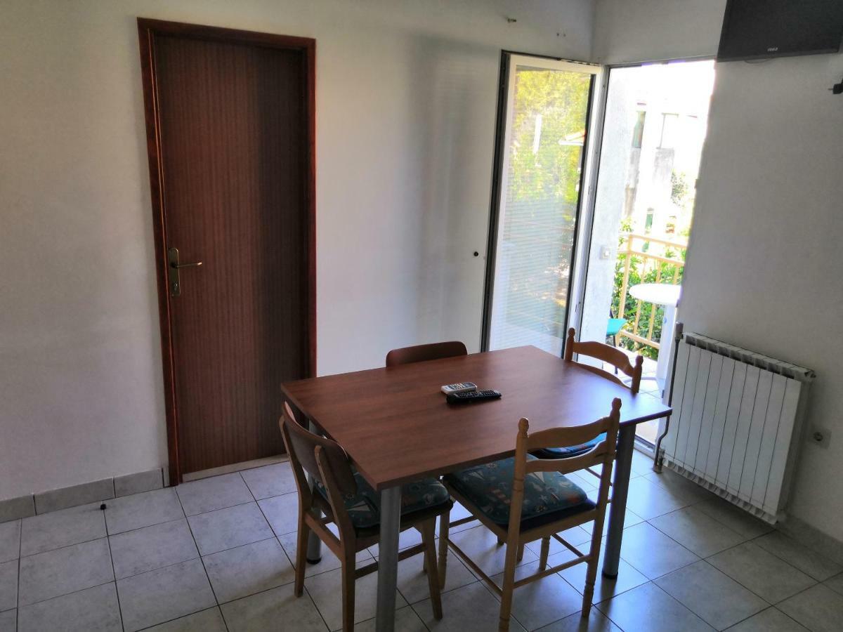 Apartments Srhoj ستاري غراد المظهر الخارجي الصورة