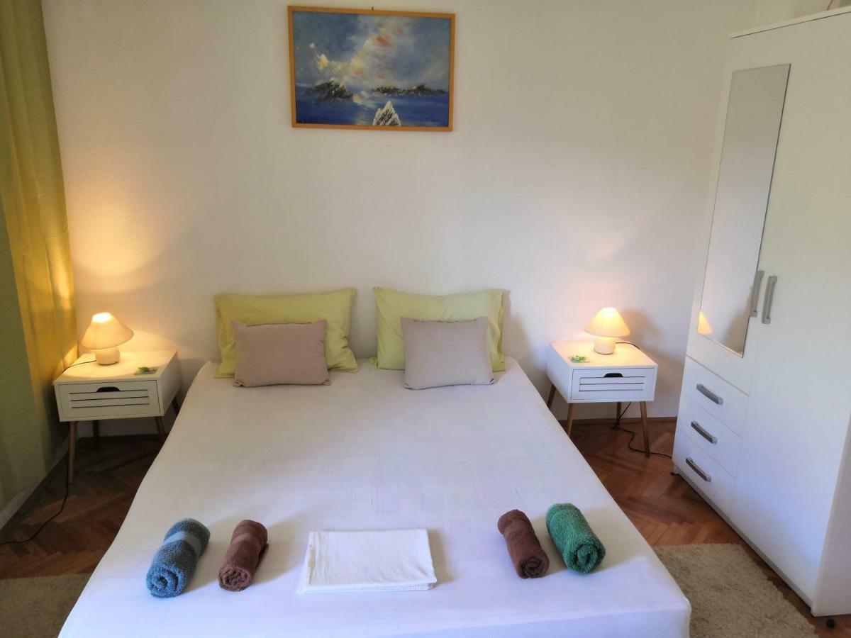 Apartments Srhoj ستاري غراد المظهر الخارجي الصورة